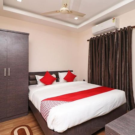 Oyo 11723 Hotel Barney Grand Guwahati Exteriör bild