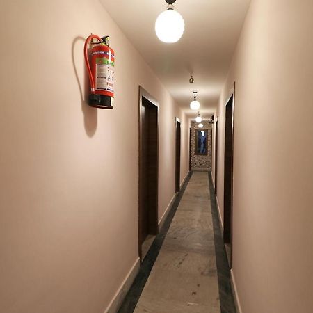 Oyo 11723 Hotel Barney Grand Guwahati Exteriör bild