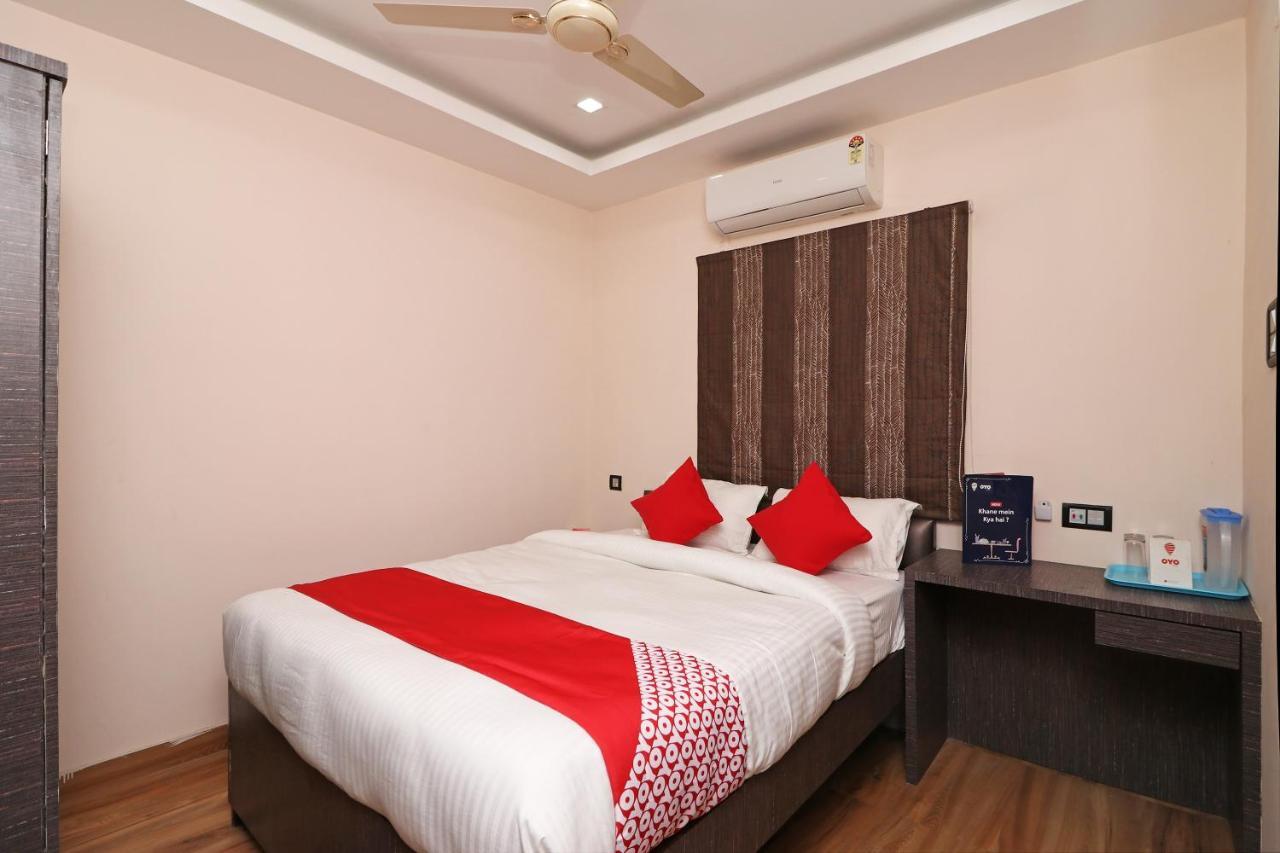 Oyo 11723 Hotel Barney Grand Guwahati Exteriör bild
