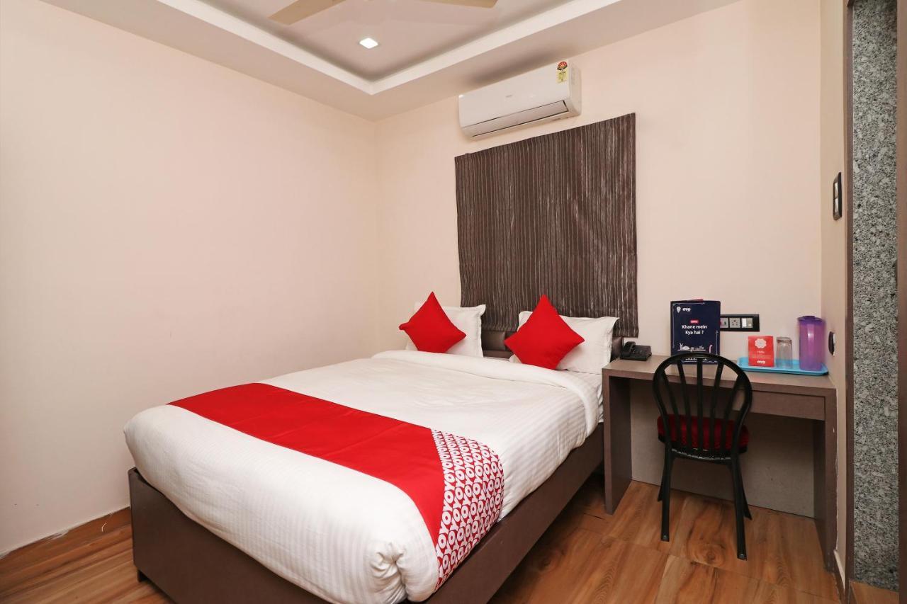 Oyo 11723 Hotel Barney Grand Guwahati Exteriör bild