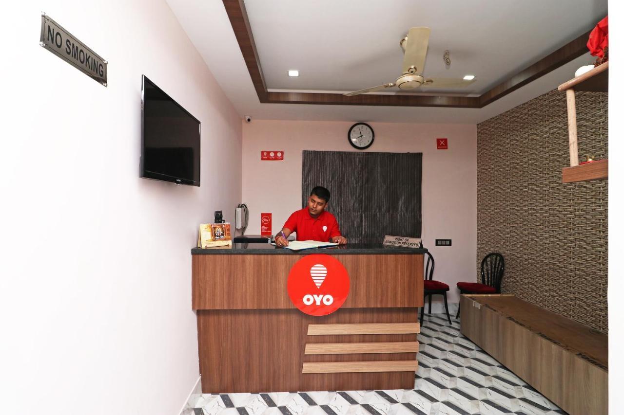 Oyo 11723 Hotel Barney Grand Guwahati Exteriör bild