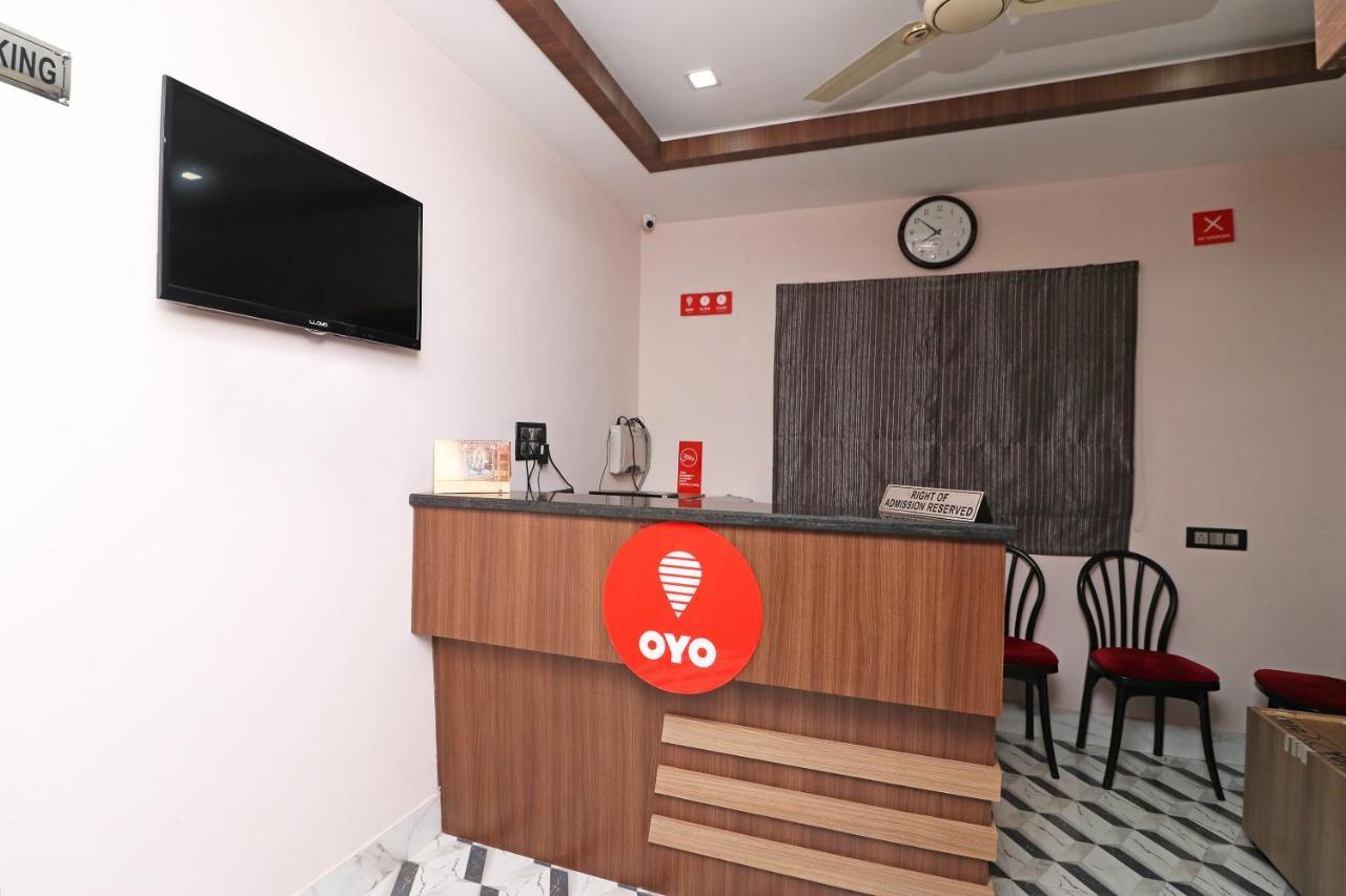 Oyo 11723 Hotel Barney Grand Guwahati Exteriör bild
